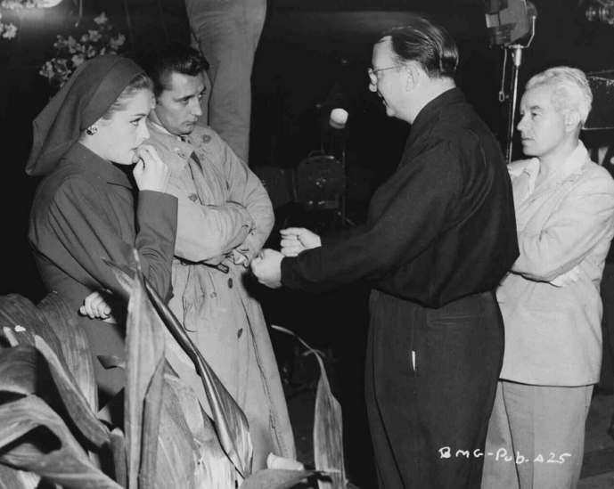 Jane Greer, Robert Mitchum, Jacques Tourneur and DP Nicholas Musuraca Out of the Past-2 copy